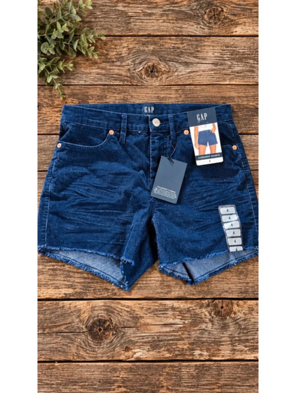 NEW GAP corduroy shorts size 4